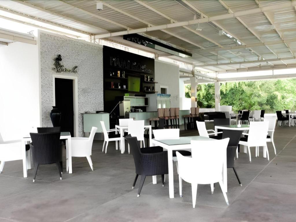 The Hill Hotel & Resort Sibolangit Kültér fotó
